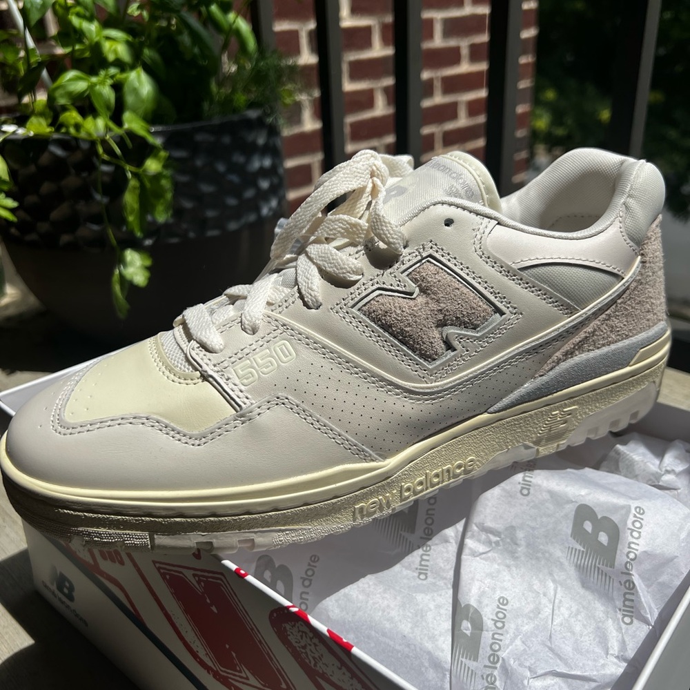 AIME LEON DORE New Balance New in box Sneaker 550 in White Cream and Gray 9.5 US